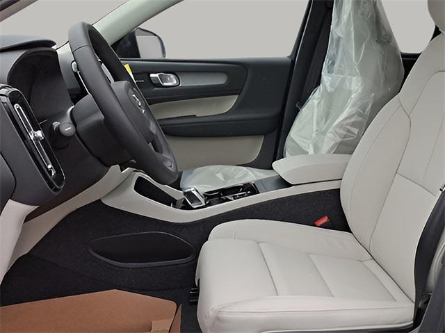 new 2025 Volvo XC40 car, priced at $52,545