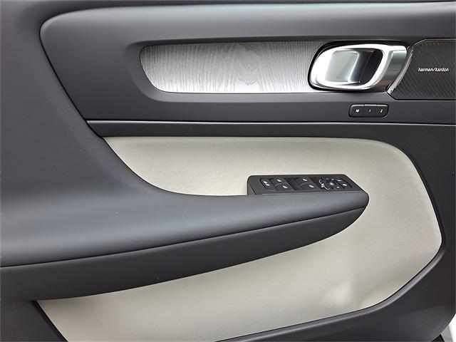 new 2025 Volvo XC40 car, priced at $52,545