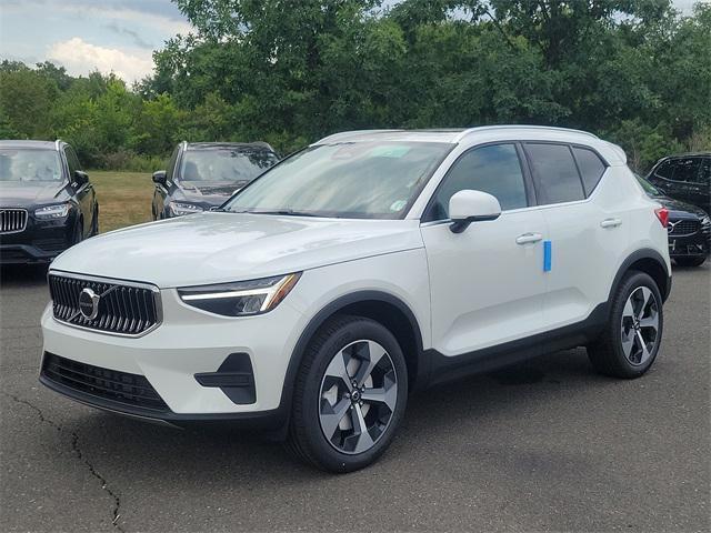 new 2025 Volvo XC40 car, priced at $46,015