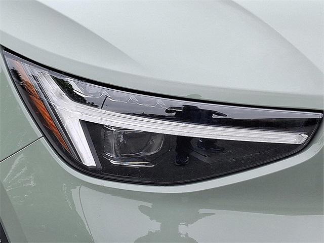 new 2025 Volvo XC40 car, priced at $52,235
