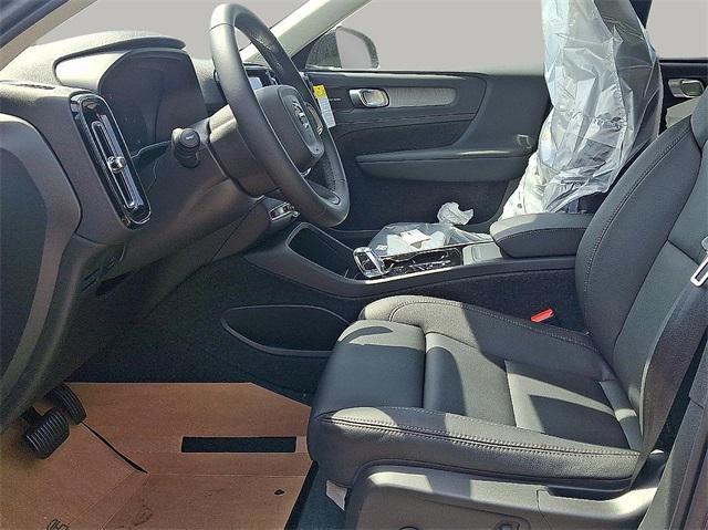 new 2025 Volvo XC40 car, priced at $51,565