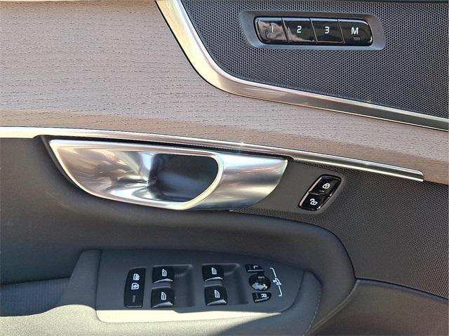 new 2025 Volvo XC90 car, priced at $65,195