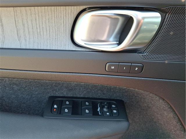 new 2026 Volvo XC40 car