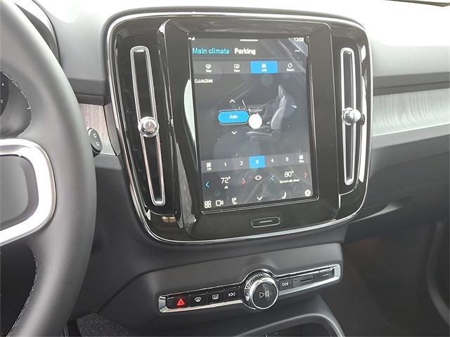 new 2025 Volvo XC40 car, priced at $48,315