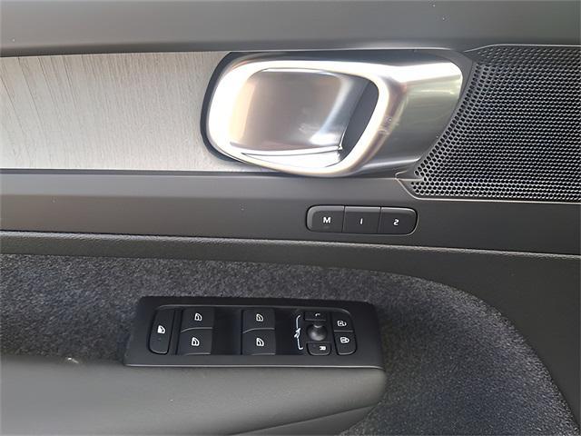 new 2025 Volvo XC40 car, priced at $47,765