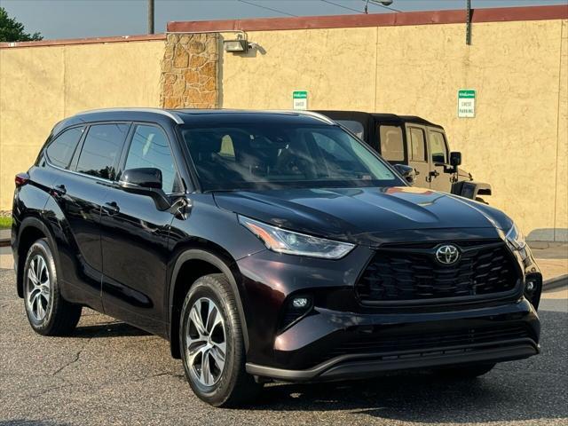 used 2022 Toyota Highlander car, priced at $34,874