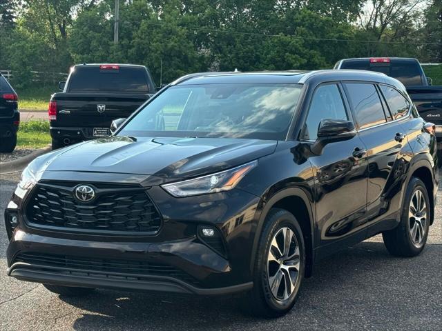 used 2022 Toyota Highlander car, priced at $34,874