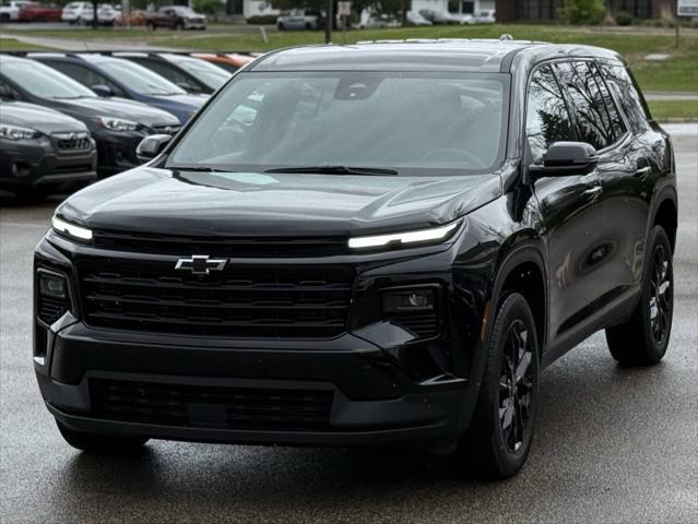 used 2024 Chevrolet Traverse car, priced at $34,497