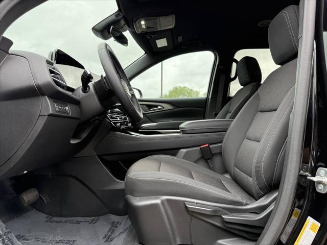 used 2024 Chevrolet Traverse car, priced at $34,497