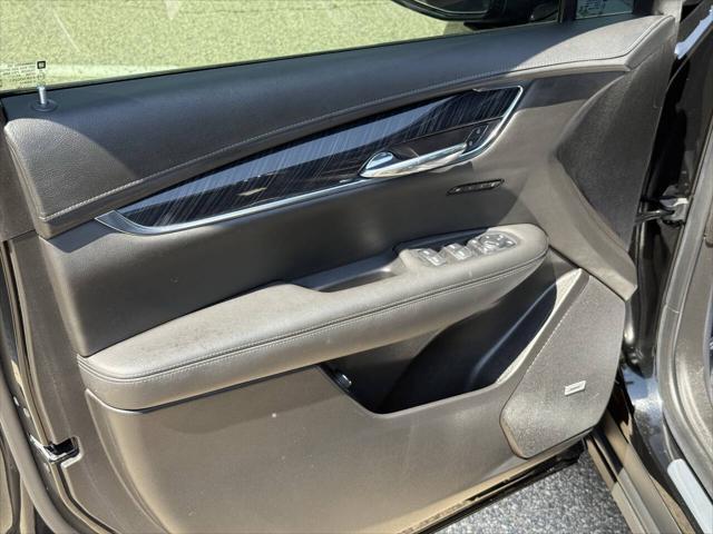 used 2022 Cadillac XT6 car, priced at $28,997