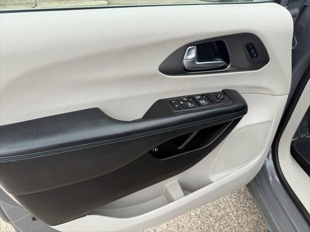 used 2021 Chrysler Pacifica Hybrid car, priced at $18,997