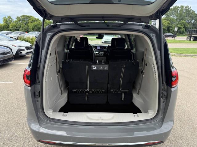 used 2021 Chrysler Pacifica Hybrid car, priced at $18,997