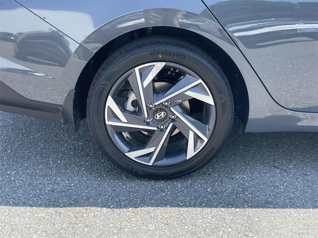 new 2025 Hyundai Elantra car, priced at $24,292