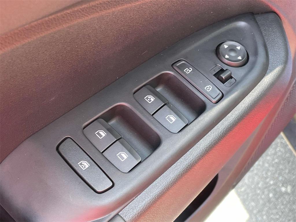 new 2025 Hyundai Venue car, priced at $25,370