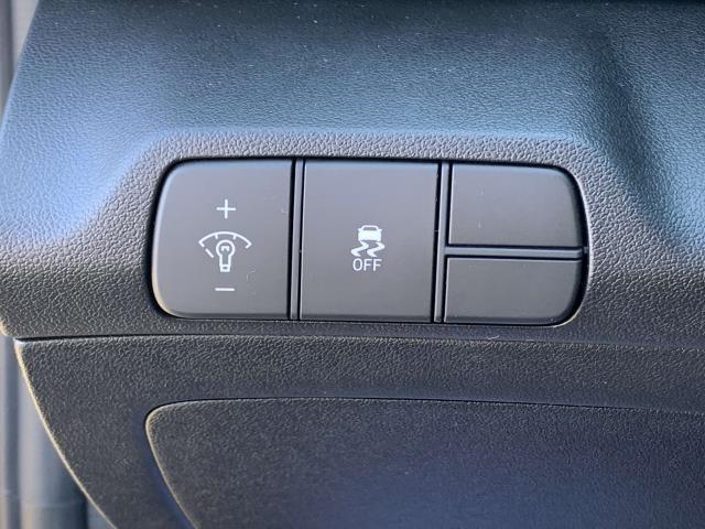 new 2025 Hyundai Elantra car, priced at $23,698