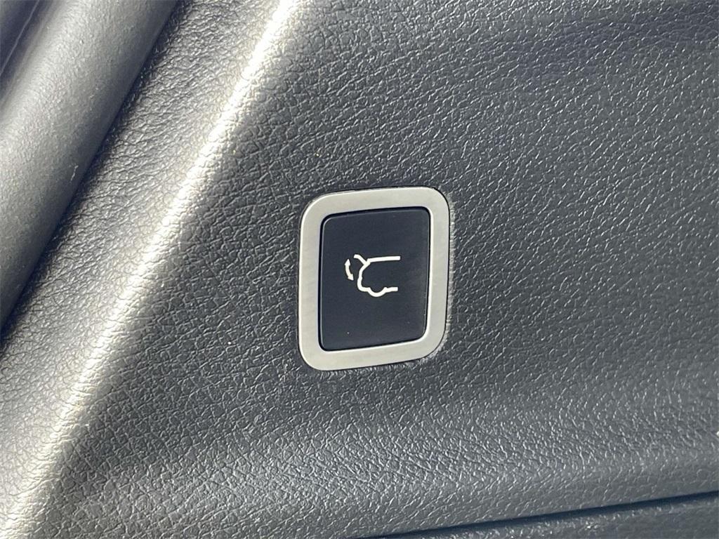 used 2018 Chrysler Pacifica car, priced at $9,999