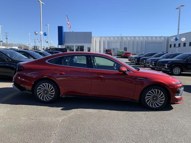 new 2025 Hyundai Sonata Hybrid car, priced at $32,860