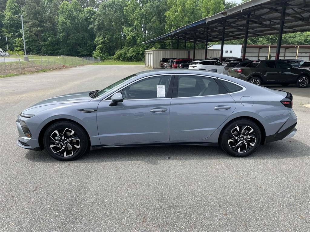 new 2025 Hyundai Sonata car, priced at $28,804