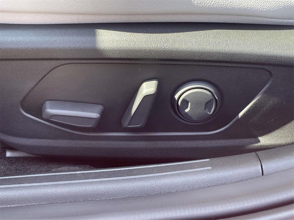 new 2025 Hyundai Elantra car, priced at $28,381