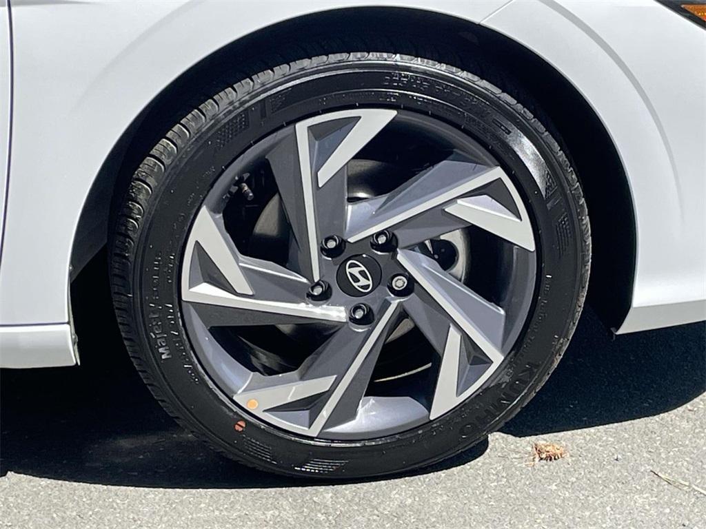 new 2025 Hyundai Elantra car, priced at $24,723