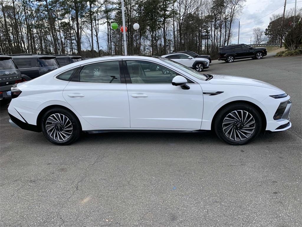 used 2025 Hyundai Sonata Hybrid car, priced at $38,000