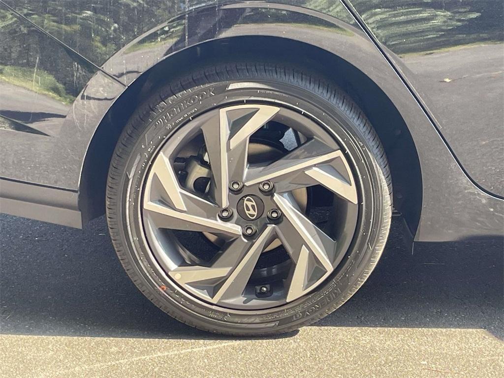 new 2025 Hyundai Elantra car, priced at $21,984