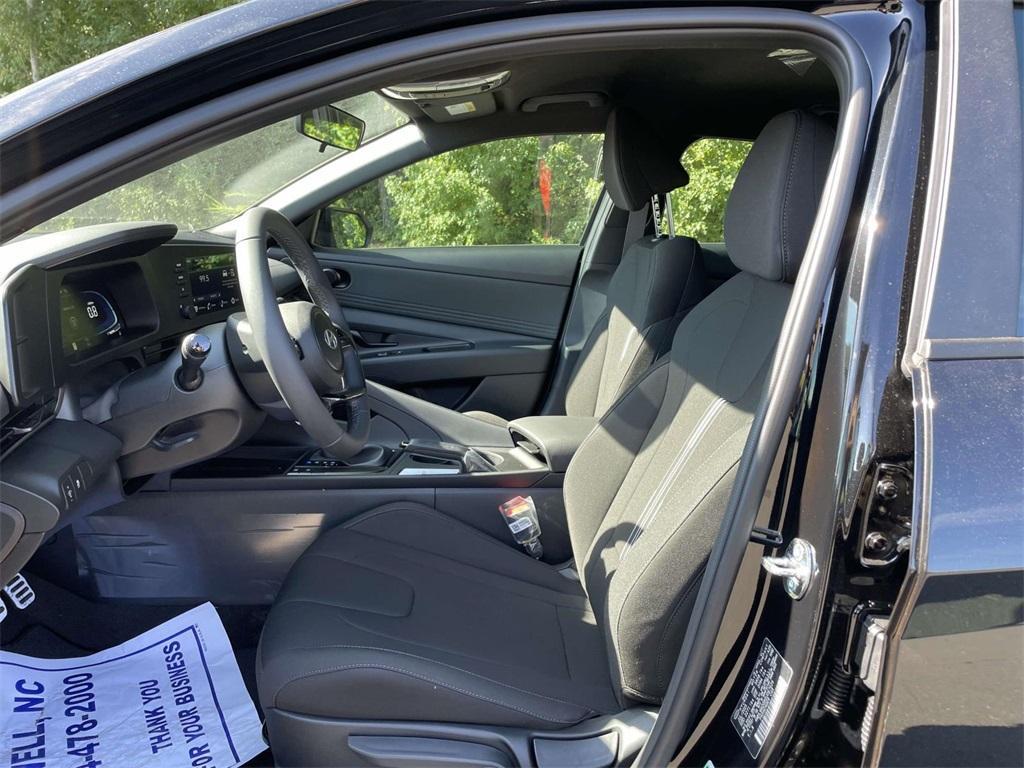 new 2025 Hyundai Elantra car, priced at $21,984
