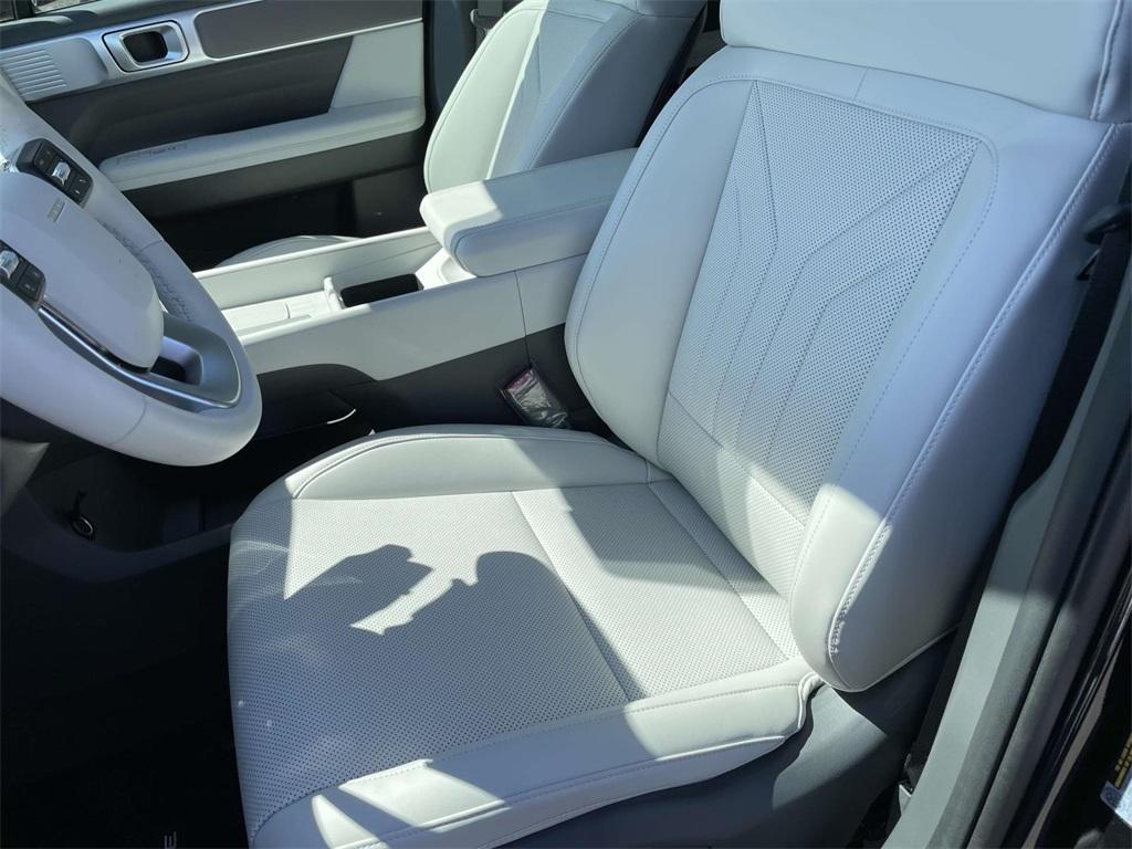 new 2025 Hyundai Santa Fe car, priced at $39,580