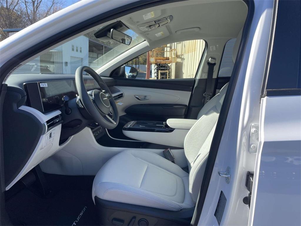 new 2026 Hyundai TUCSON Hybrid car, priced at $36,044