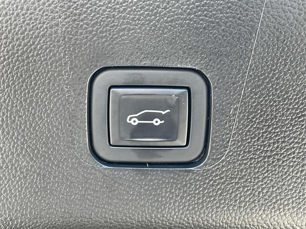 used 2021 Chevrolet Traverse car, priced at $25,899