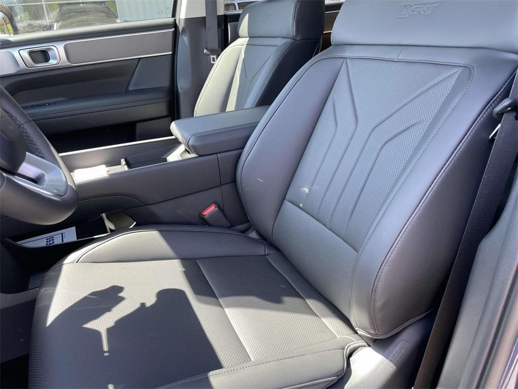 new 2025 Hyundai Santa Fe car, priced at $42,254