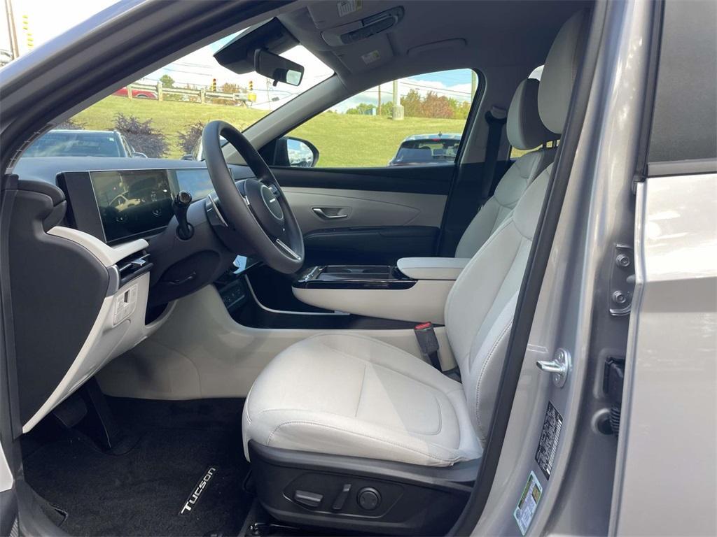 new 2026 Hyundai TUCSON Hybrid car, priced at $35,439