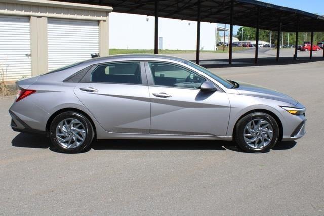 new 2024 Hyundai Elantra car, priced at $25,265