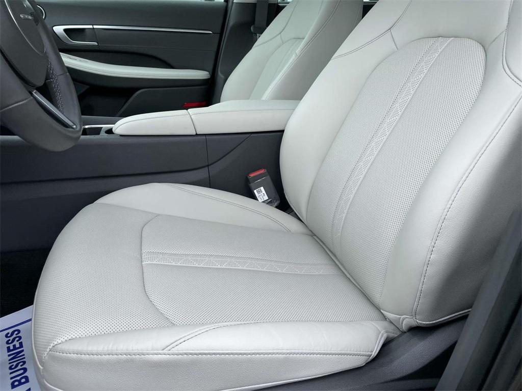 used 2025 Hyundai Sonata Hybrid car, priced at $35,751