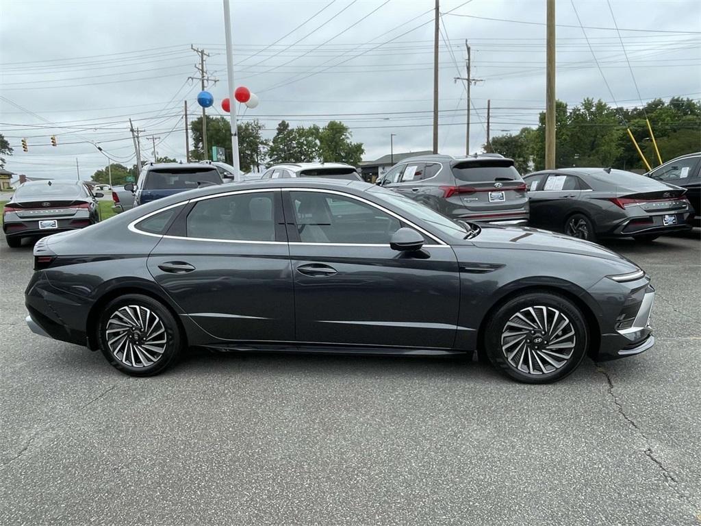 used 2025 Hyundai Sonata Hybrid car, priced at $35,751