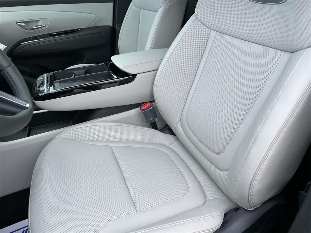 new 2025 Hyundai TUCSON Hybrid car, priced at $42,254