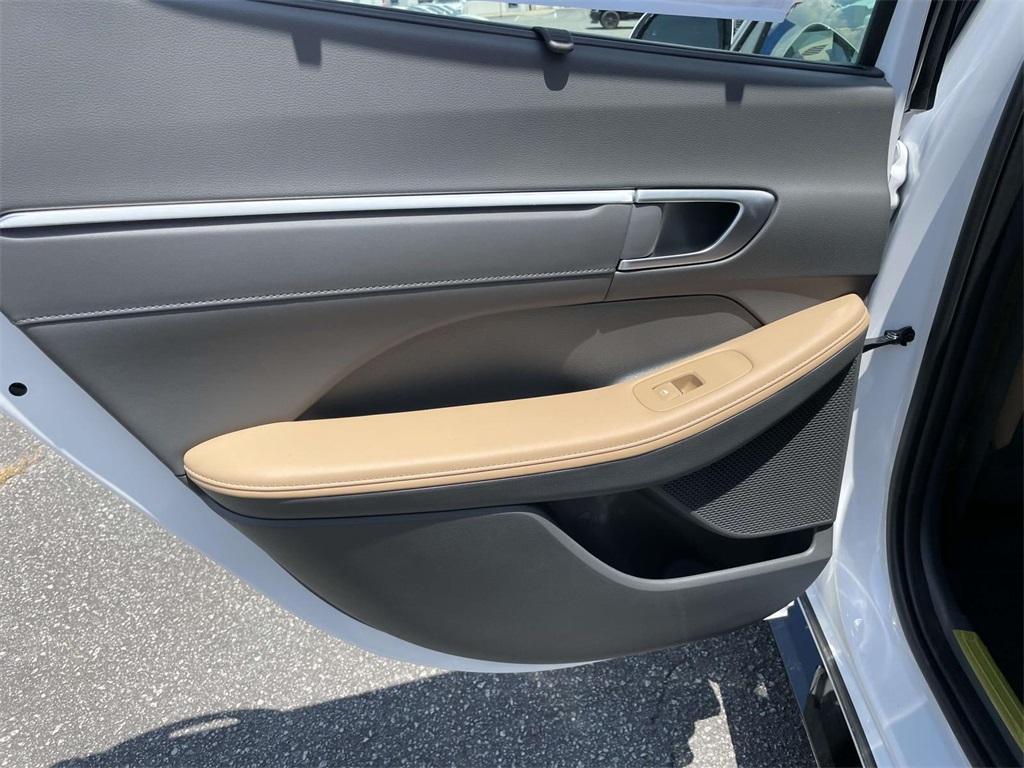 new 2025 Hyundai Sonata Hybrid car, priced at $39,910