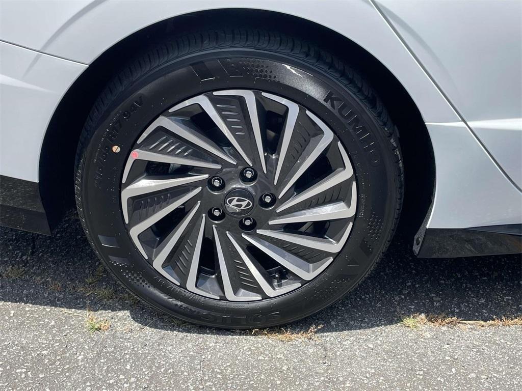 new 2025 Hyundai Sonata Hybrid car, priced at $39,910