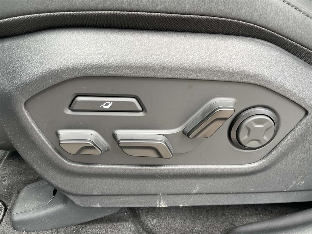 new 2025 Hyundai SANTA FE HEV car, priced at $50,205