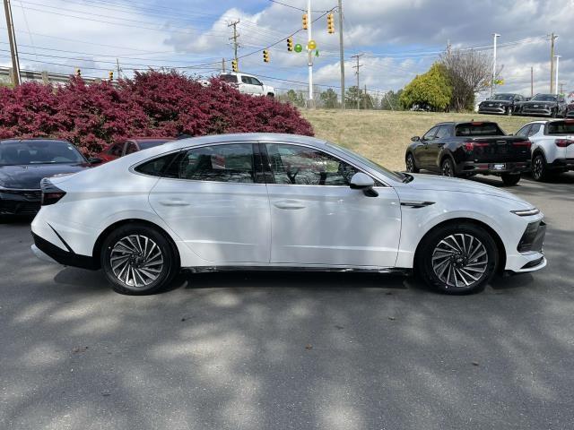 new 2025 Hyundai Sonata Hybrid car, priced at $32,842