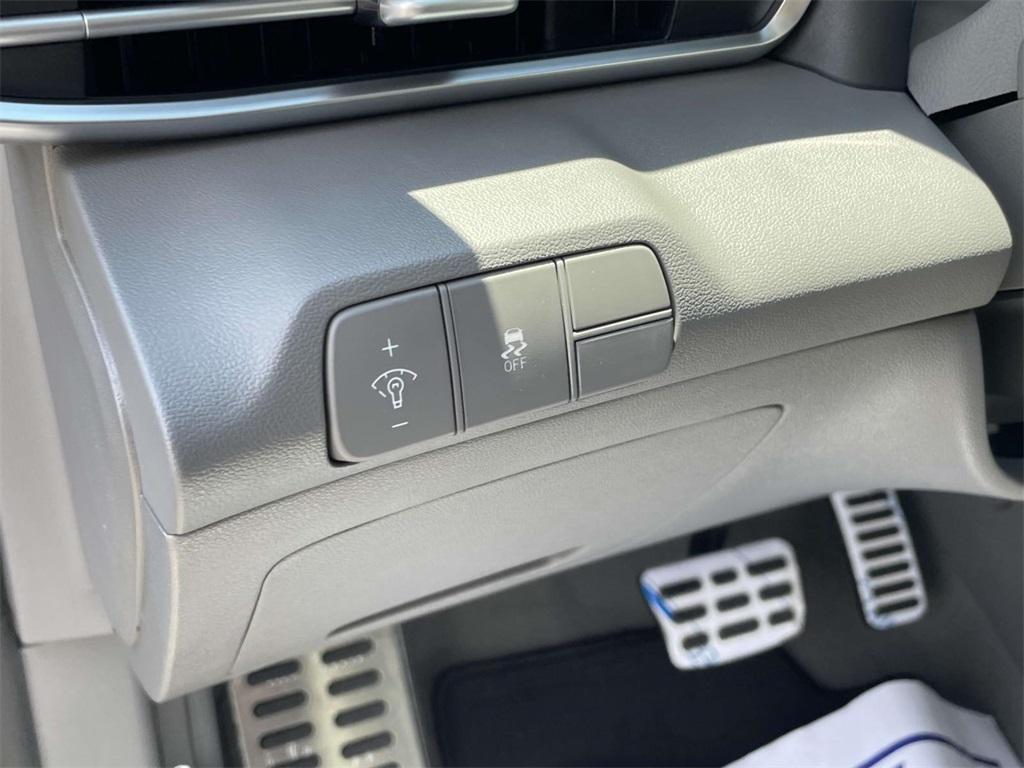 new 2025 Hyundai Elantra car, priced at $24,358
