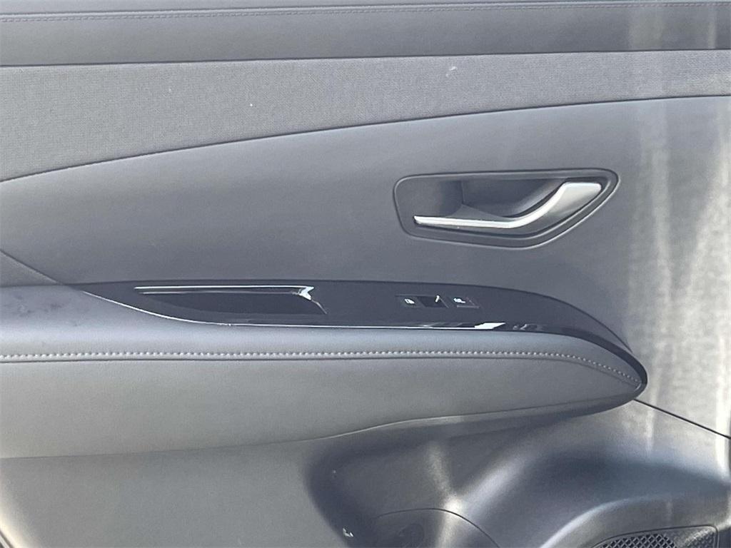 new 2025 Hyundai TUCSON Hybrid car, priced at $40,547