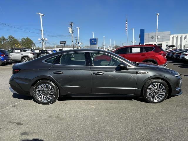 new 2025 Hyundai Sonata Hybrid car, priced at $38,453