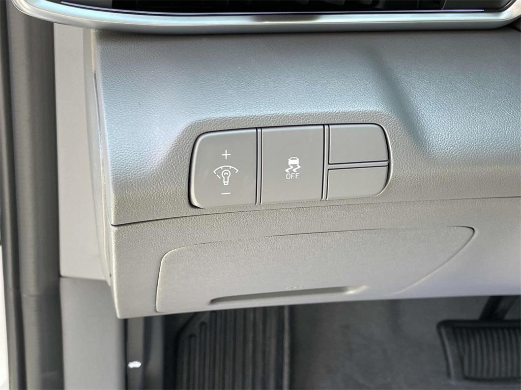 new 2025 Hyundai Elantra car, priced at $28,085