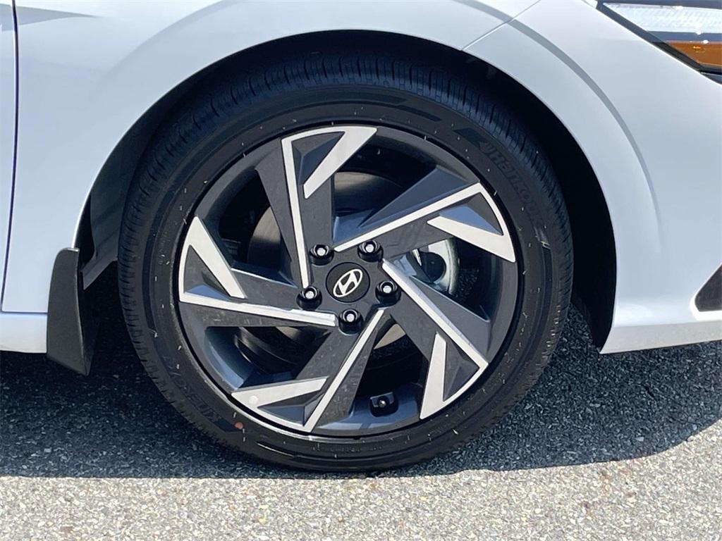new 2025 Hyundai Elantra car, priced at $28,085