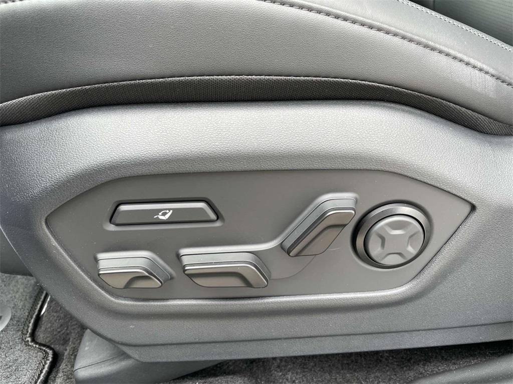 new 2025 Hyundai SANTA FE HEV car, priced at $51,054