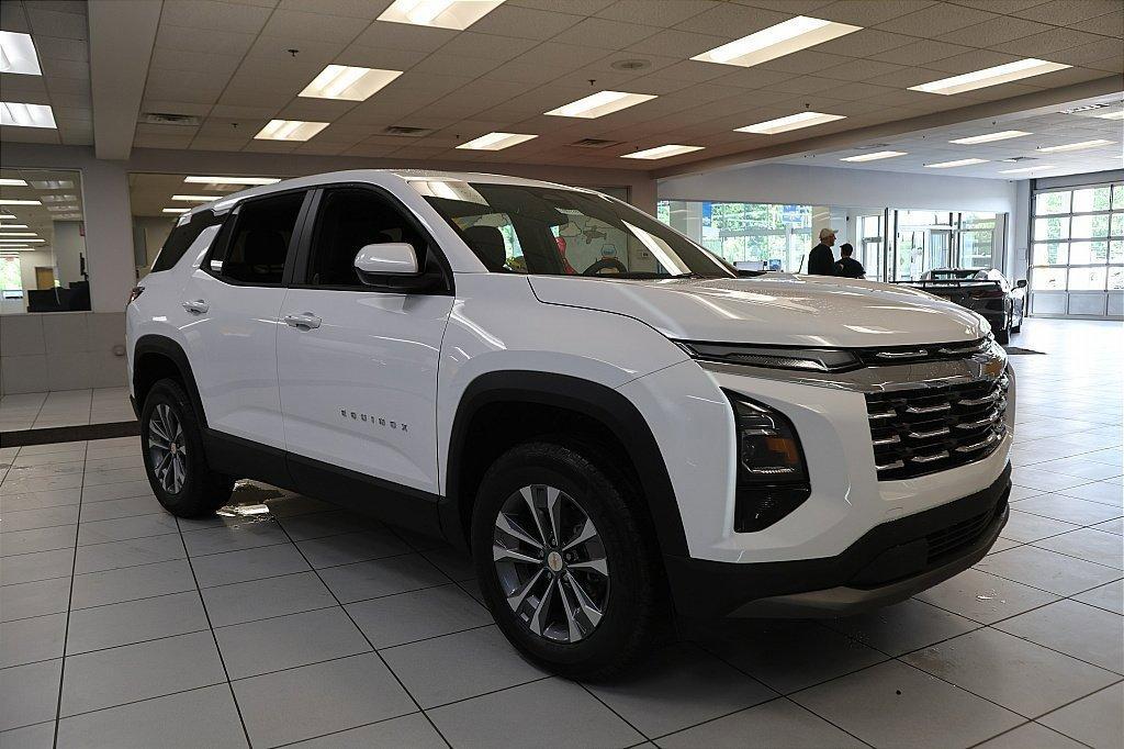 new 2026 Chevrolet Equinox car, priced at $30,359
