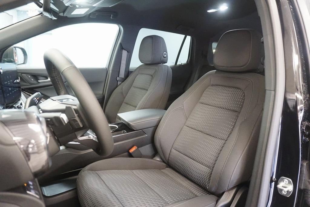 new 2025 Chevrolet Equinox car, priced at $30,302