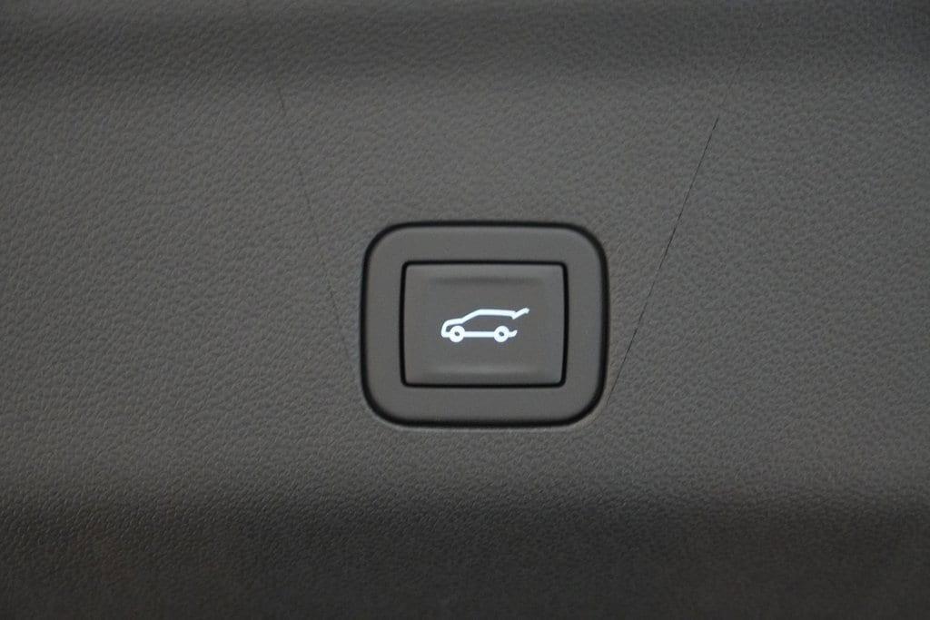 new 2025 Chevrolet Suburban car, priced at $77,069