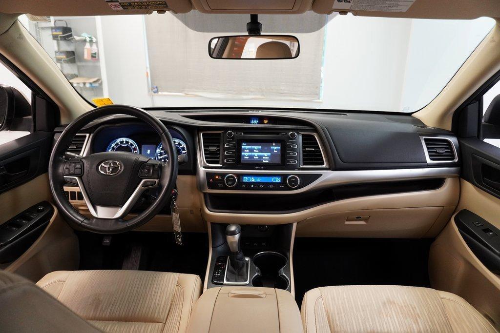 used 2015 Toyota Highlander car, priced at $18,900